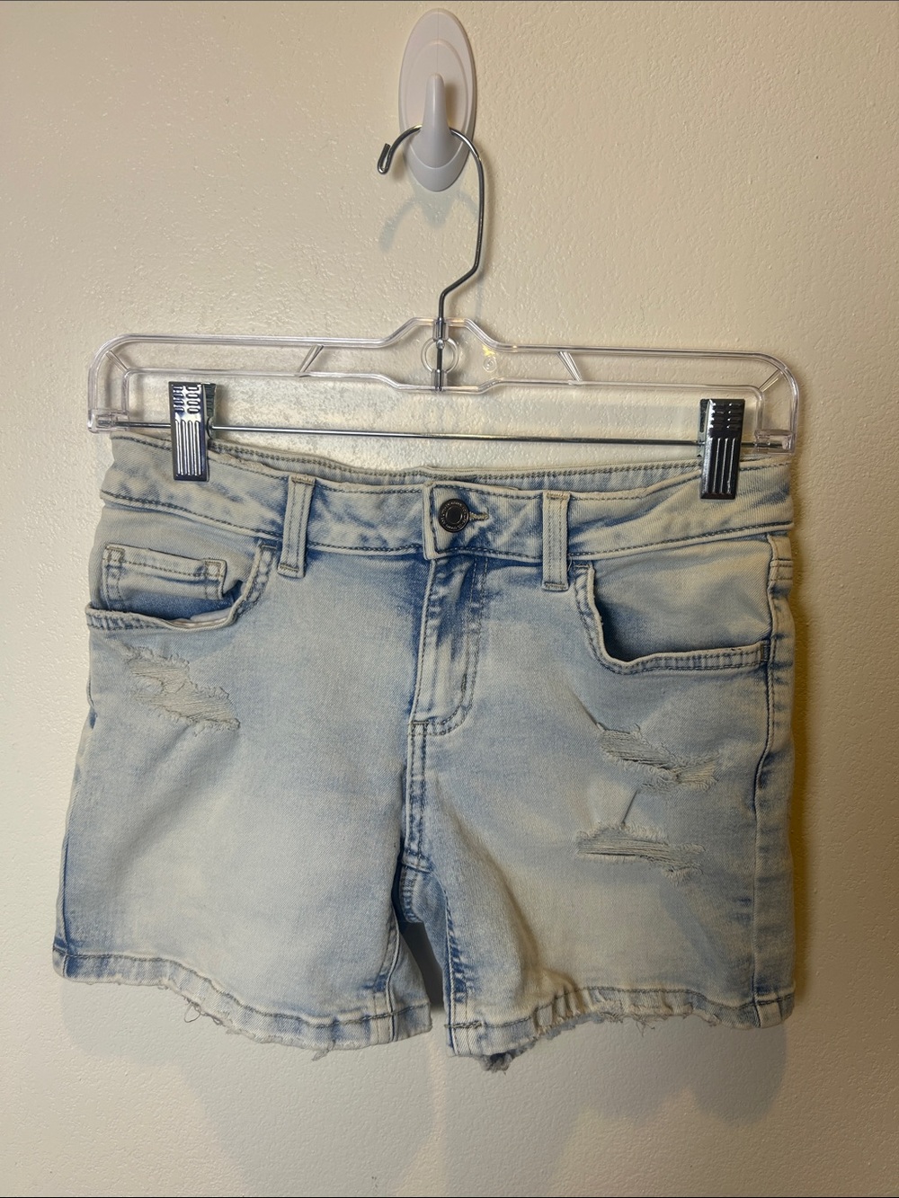 SO Women’s Size 14 Light Wash Distressed Denim Shorts Stretch